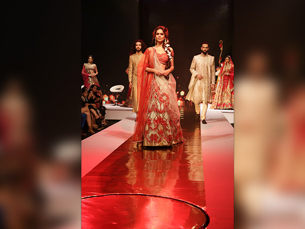  esha gupta at vlcc event