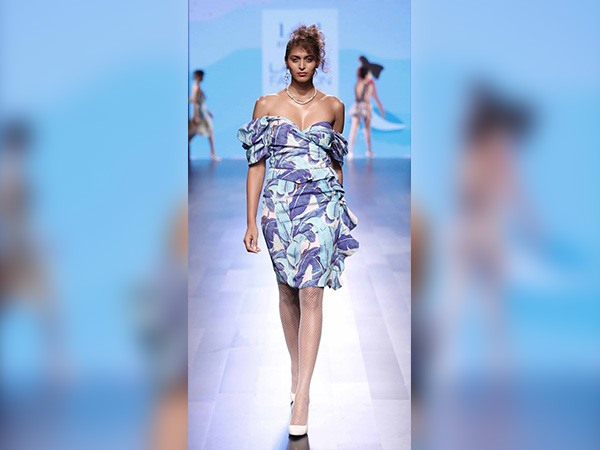 disha patani at lakme fashion week