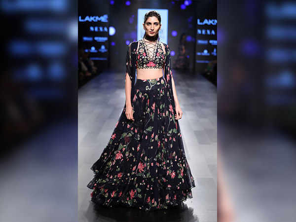 kriti sanon at lakme fashion week for arpita Mehta