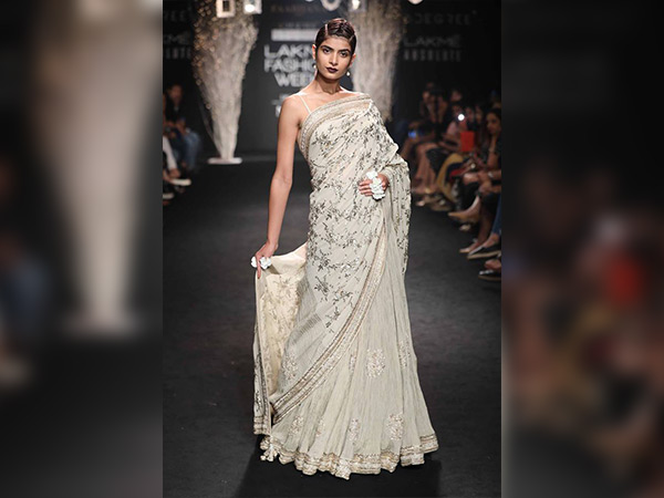 dia mirza as a showstopper at lakme fashion week