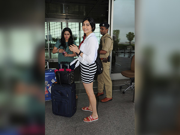 adah sharma at airport