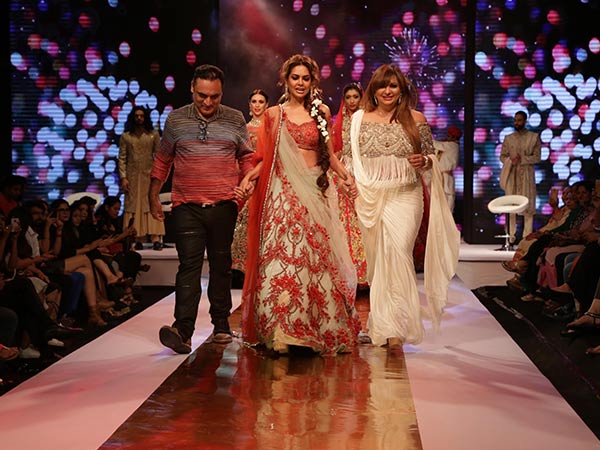  esha gupta at vlcc event