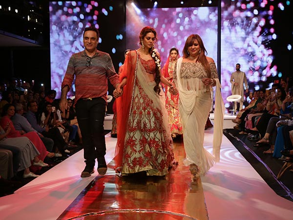  esha gupta at vlcc event