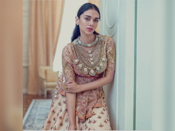 aditi rao hydari in sulakshana monga collection