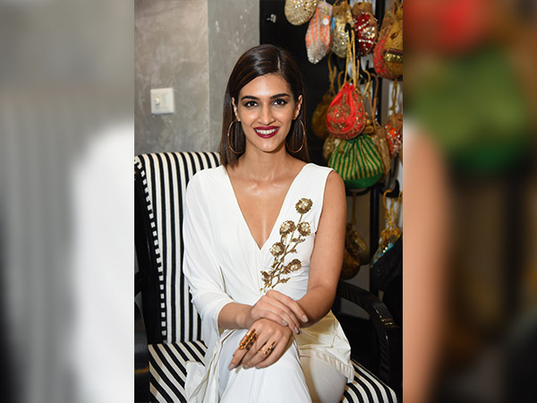 kriti sanon at sonaakshi raaj's store launch