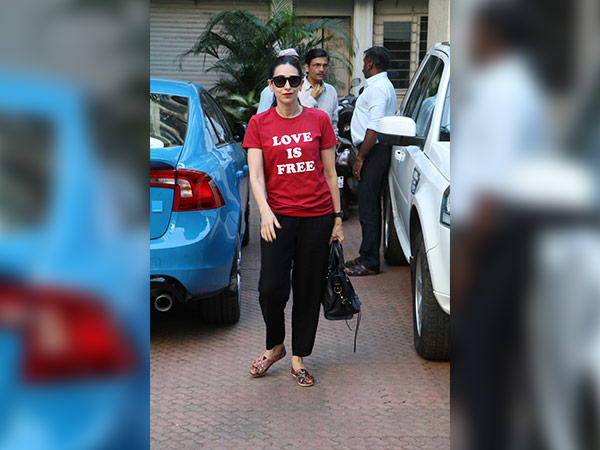 karisma Kapoor spotted at bandra