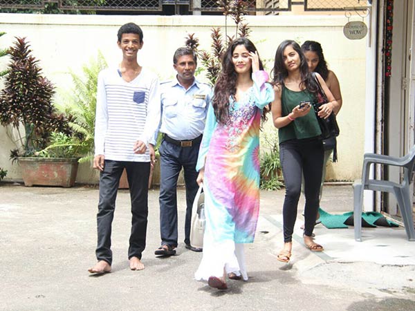 jhanvi kapoor at her dance studio