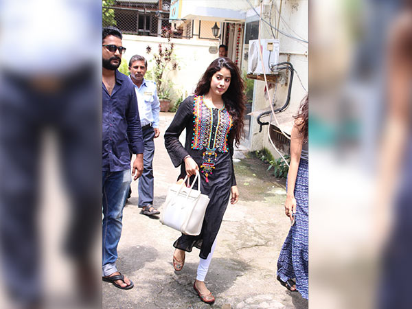 jhanvi kapoor dance studio