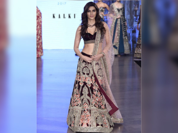 kriti sanon for Johnson and Johnson event