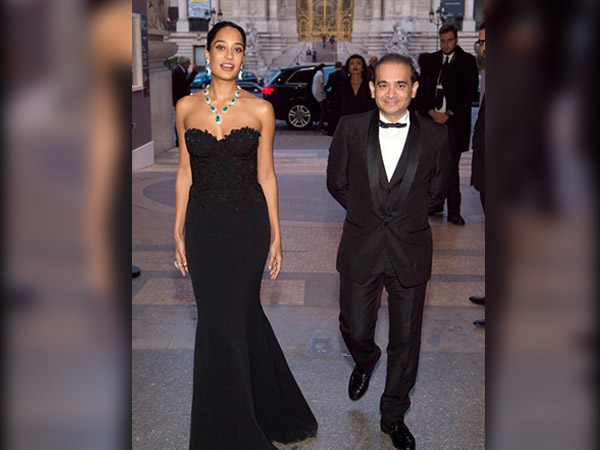 lisa haydon at la biennale paris