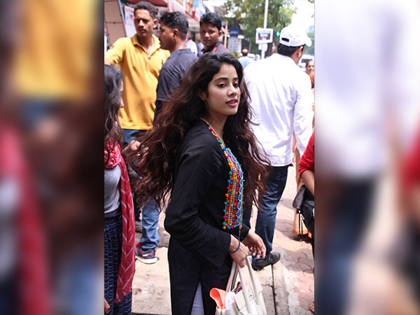 jhanvi kapoor dance studio
