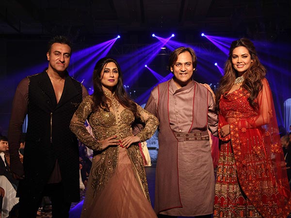 esha gupta at tech fashion tour