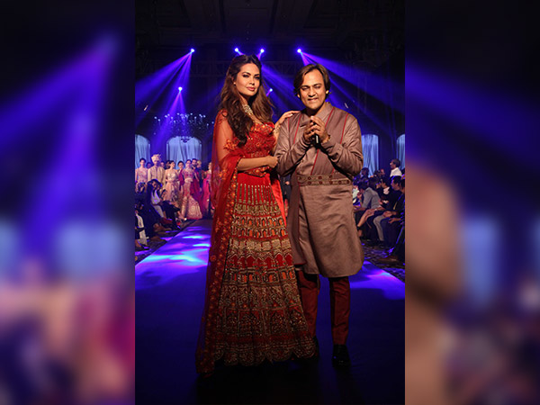 esha gupta at tech fashion tour