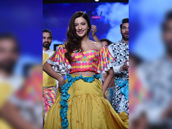 tisca chopra at india beach fashion week