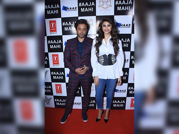 daisy shah at music album launch
