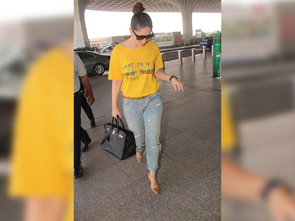 kareena kapoor spotted at airport
