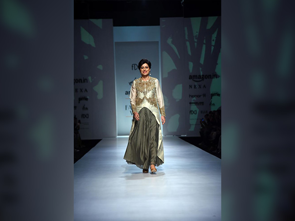 anjum chopra at amazon india fashion week