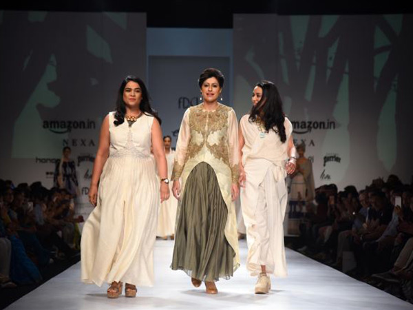 anjum chopra at amazon india fashion week