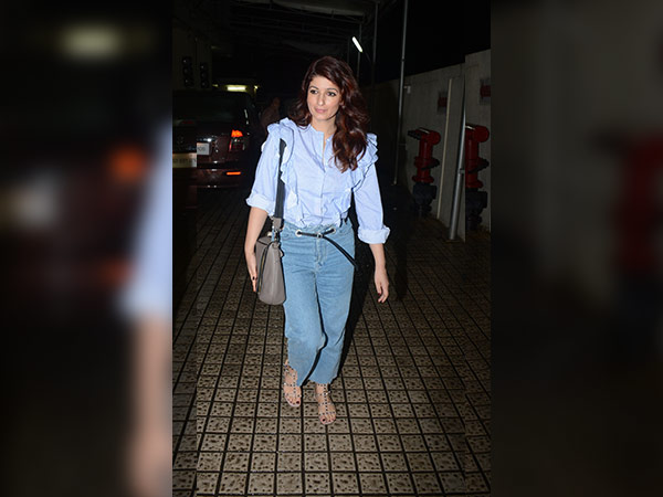 shilpa shetty and twinkle khanna twinning on ruffles