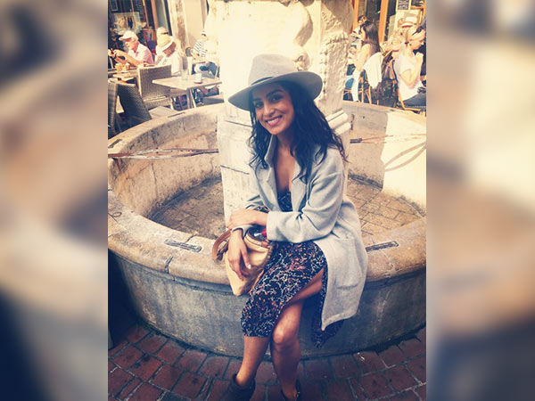 pallavi sharda wearing bikini