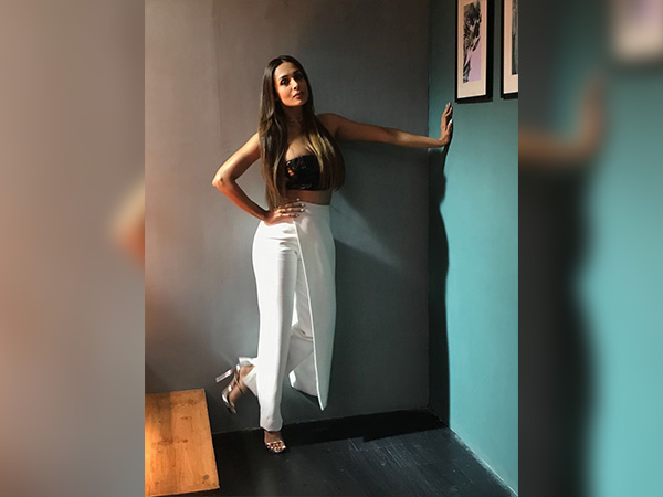 malaika arora and amrita arora on vogue bffs malaika arora and amrita arora on vogue bffs