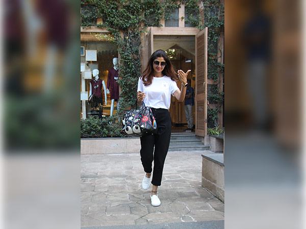 shilpa shetty at anita dongre store