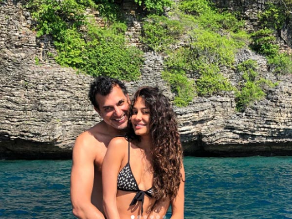 lisa haydon wearing bikini on her anniversary lisa haydon wearing bikini on her anniversary