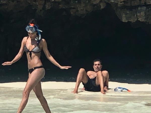 lisa haydon wearing bikini on her anniversary lisa haydon wearing bikini on her anniversary