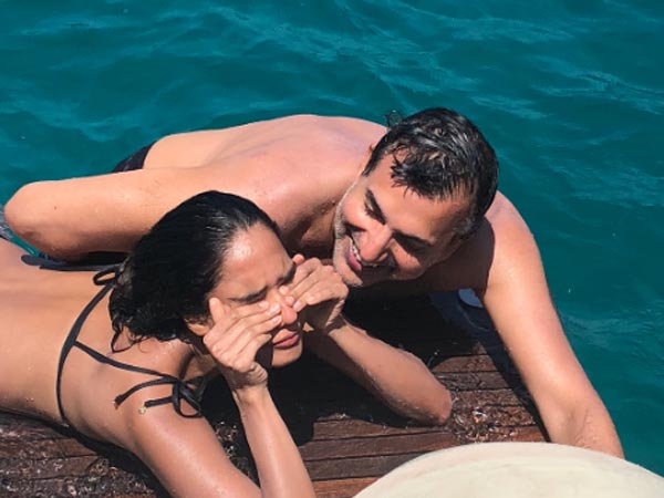 lisa haydon wearing bikini on her anniversary lisa haydon wearing bikini on her anniversary