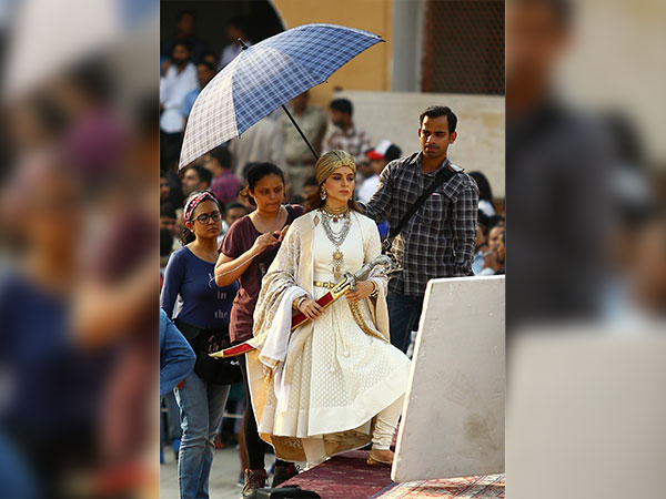kangana ranaut rani lakhsmi bai look from manikaran