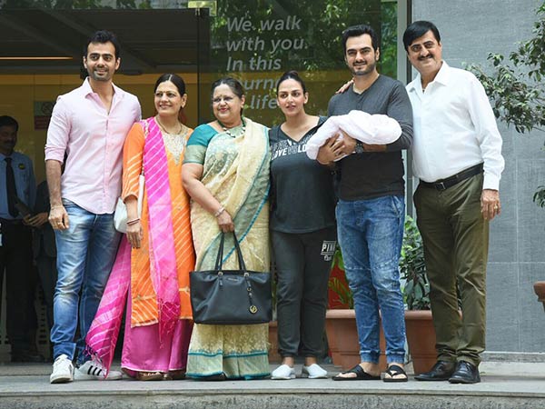 esha deol delivered a baby girl
