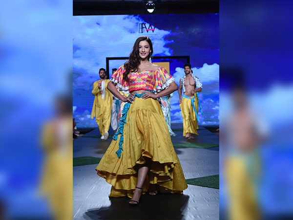 tisca chopra at india beach fashion week