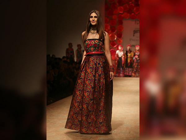 vaani kapoor at amazon india fashion week