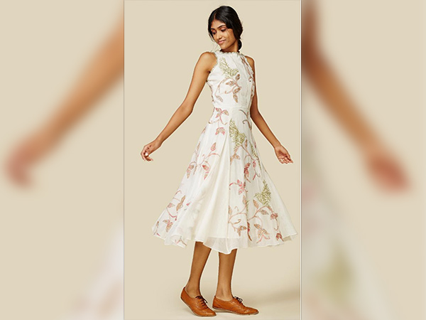 esha gupta in casuals