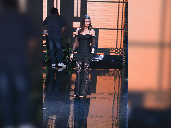 kriti sanon at the sets of lip sing battle