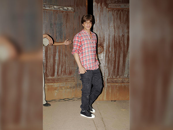 shah rukh khan on his birthday in alibaug