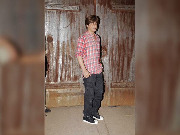 shah rukh khan on his birthday in alibaug