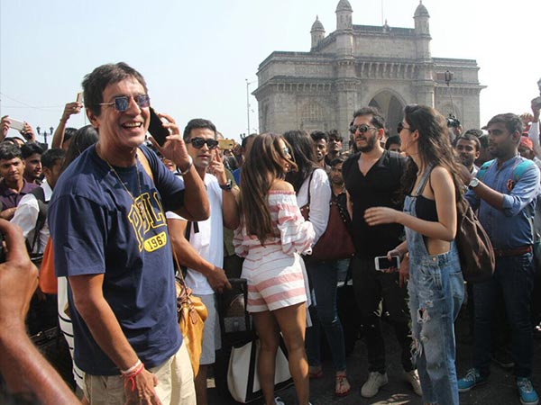 shah rukh khan's birthday guests looks shah rukh khan's birthday guests looks