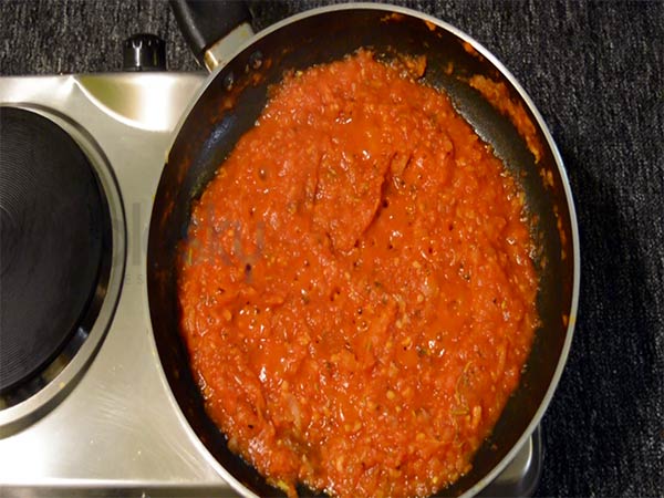 Pizza Sauce Recipe: How To Prepare Pizza Sauce At Home