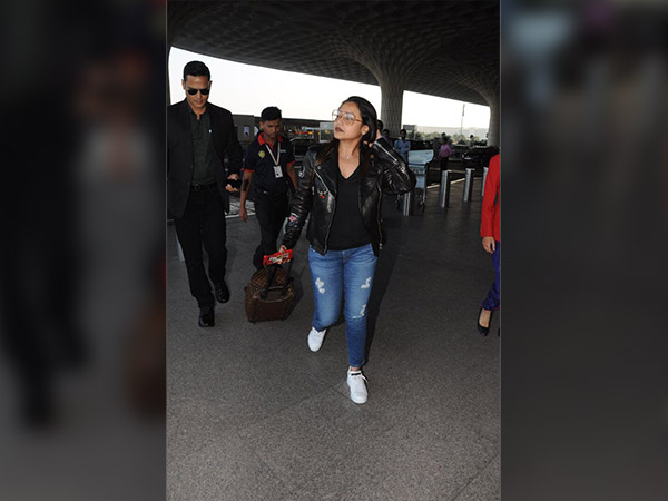 rani mukherji airport look