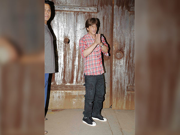 shah rukh khan on his birthday in alibaug