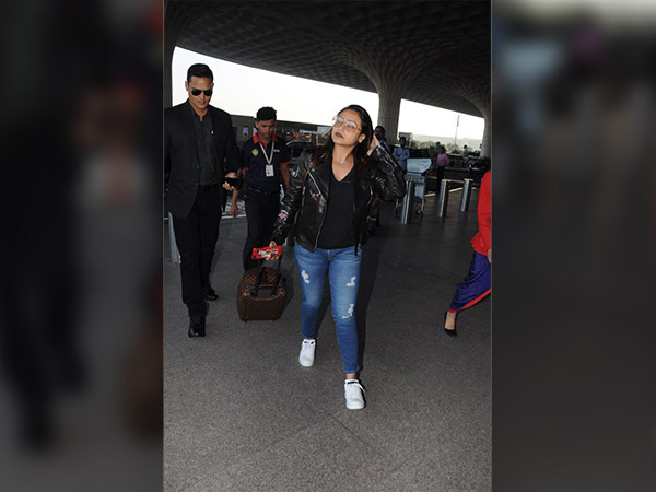 rani mukherji airport look