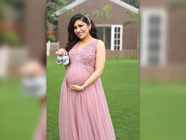tulsi kumar maternity photoshoot tulsi kumar maternity photoshoot