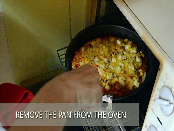 Tossed Paneer And Sweet Corn Pizza 