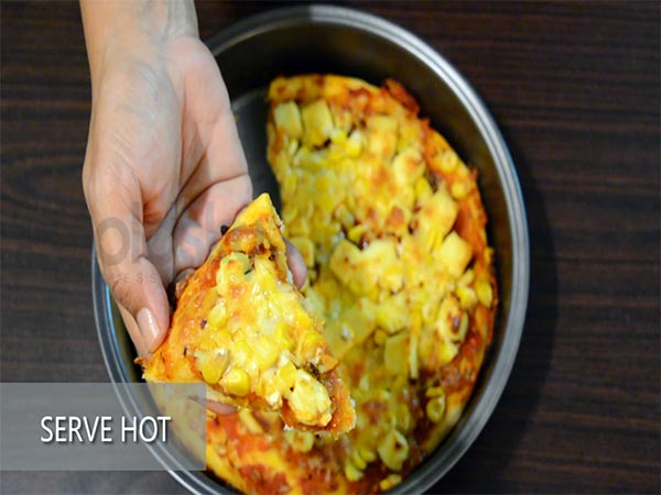 Tossed Paneer And Sweet Corn Pizza 