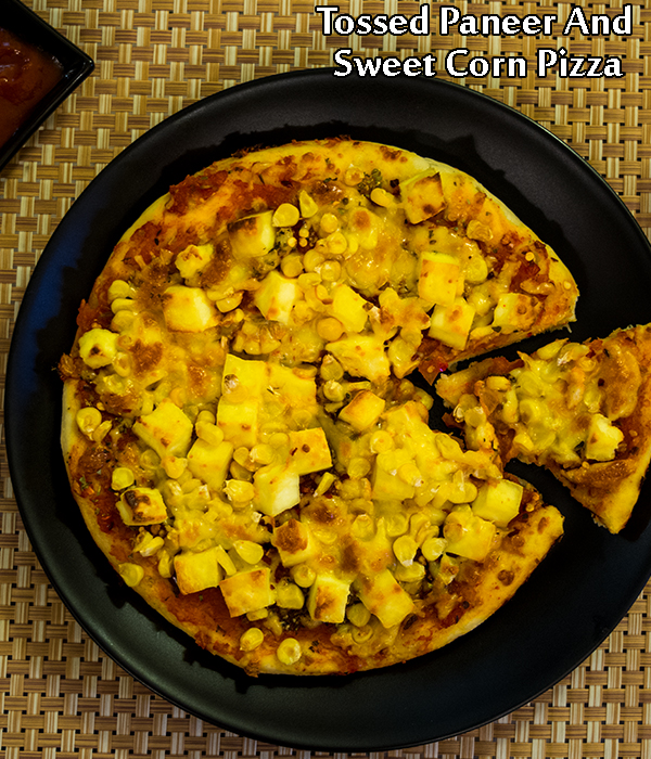 Tossed paneer and sweet corn pizza recipe