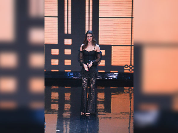 kriti sanon at the sets of lip sing battle