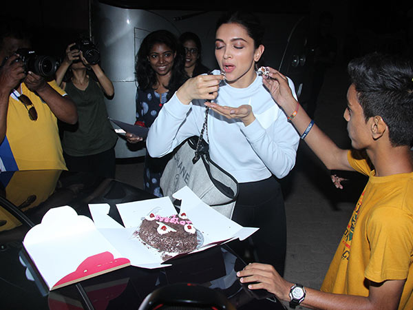deepika padukone celebrating at mehboob studio