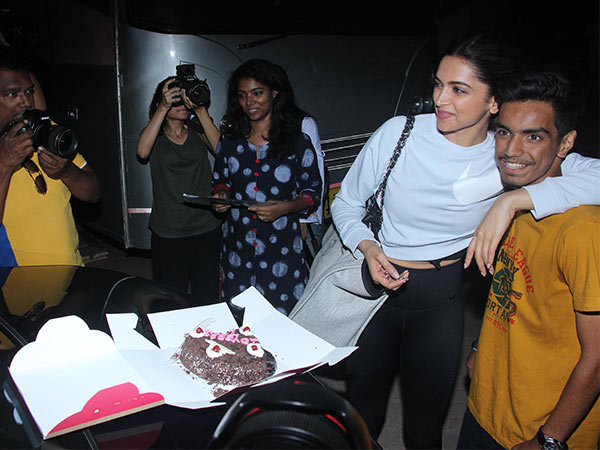 deepika padukone celebrating at mehboob studio