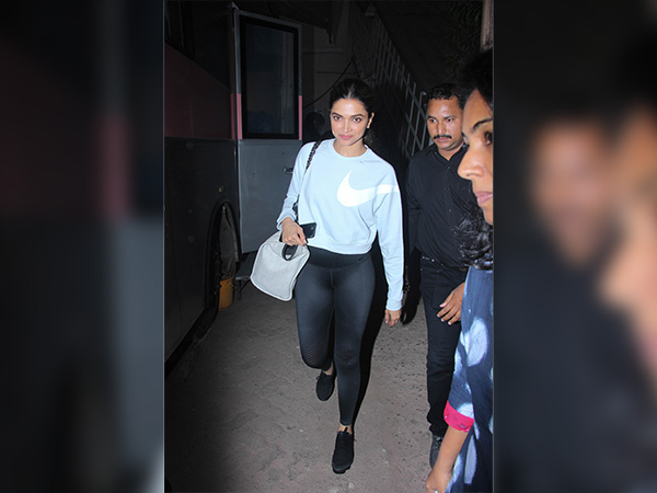 deepika padukone celebrating at mehboob studio